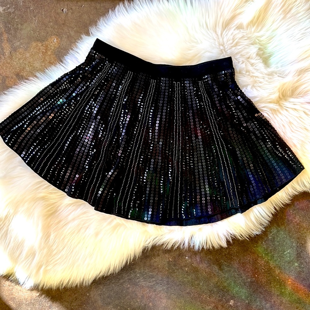 ✂️ BNWT Stretch Knit Sequin & Beaded Skort
